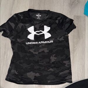 Under Armour boys Black Camo Tee